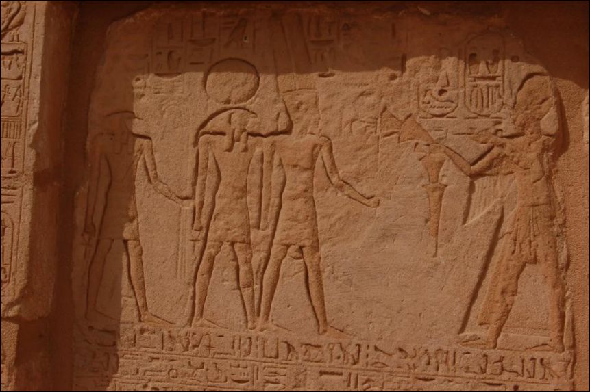 <i><b>Abu Simbel-045</b></i>